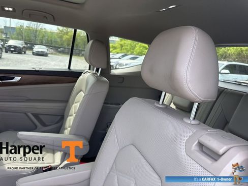 Used 2024 Volkswagen Atlas SE w/ Panoramic Sunroof Package image 9