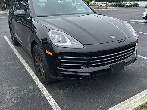 Used 2020 Porsche Cayenne AWD/4WD image 2