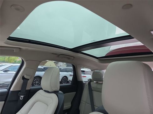 New 2026 Lincoln Corsair Reserve image 21