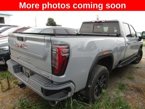 Used 2025 GMC Sierra 2500 AT4 w/ Technology Package AWD/4WD image 5