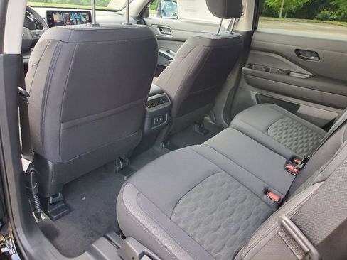New 2026 Nissan Pathfinder SV w/ SV Premium Package FWD image 12