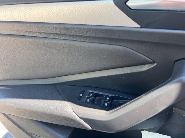 Used 2019 Volkswagen Jetta SE w/ Cold Weather Package FWD image 14