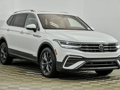 Certified 2022 Volkswagen Tiguan SE w/ Panoramic Sunroof Package