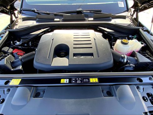 New 2025 Land Rover Range Rover Sport SE image 13