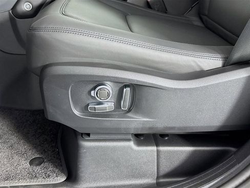 Used 2026 Land Rover Defender 130 X-Dynamic SE image 22