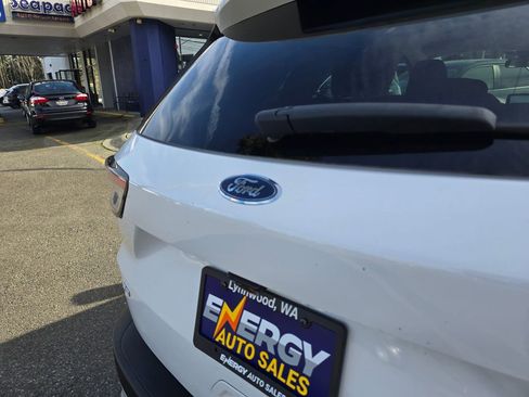 Used 2021 Ford Escape SE image 16