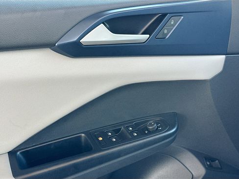 Used 2023 Volkswagen Taos SE image 17