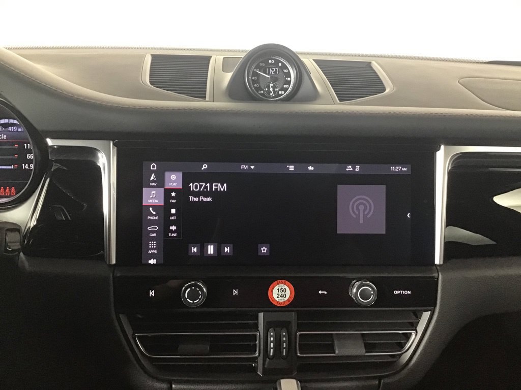 Certified 2026 Porsche Macan AWD/4WD image 32