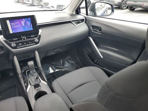 Used 2025 Toyota Corolla Cross LE FWD image 23