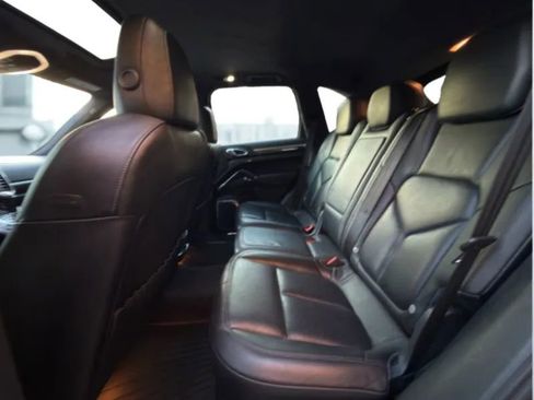 Used 2012 Porsche Cayenne Turbo image 19