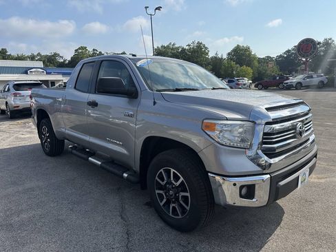 Used 2017 Toyota Tundra SR5 w/ TRD Off Road Package AWD/4WD image 5