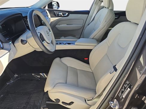 Used 2023 Volvo XC60 T8 Ultimate image 18