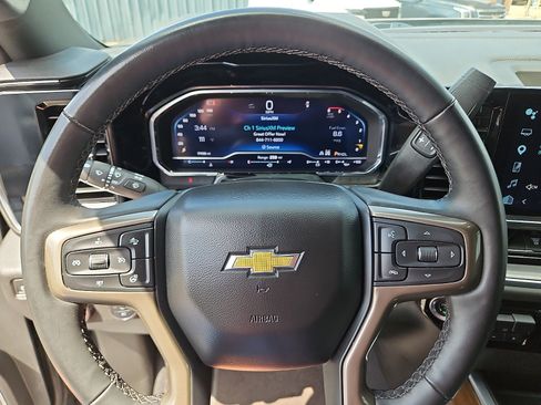 Used 2024 Chevrolet Silverado 2500 High Country w/ Technology Package AWD/4WD image 13