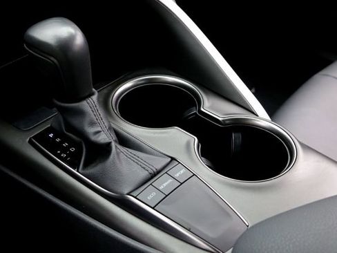 Used 2024 Toyota Camry SE image 19