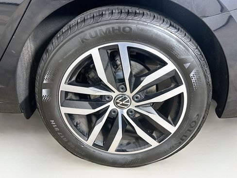 Used 2025 Volkswagen Jetta SE FWD image 11