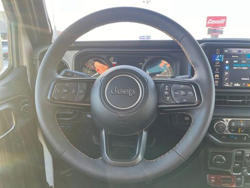 Used 2024 Jeep Wrangler Unlimited image 26