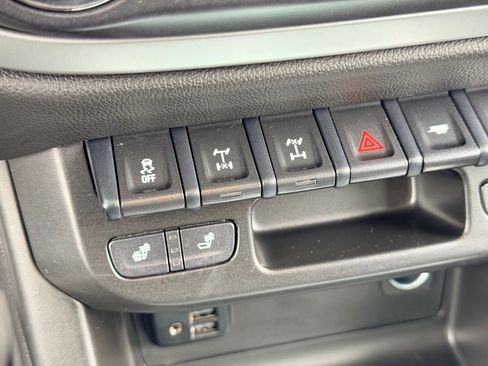 Used 2022 Chevrolet Colorado ZR2 image 25