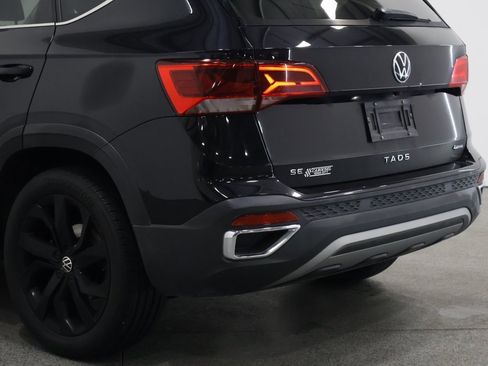 Used 2023 Volkswagen Taos SE w/ Panoramic Sunroof Package image 10