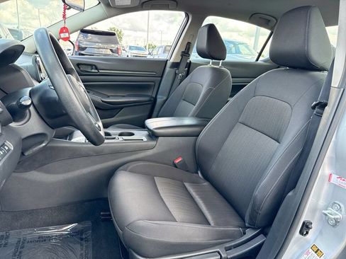 Used 2024 Nissan Altima 2.5 S FWD image 11