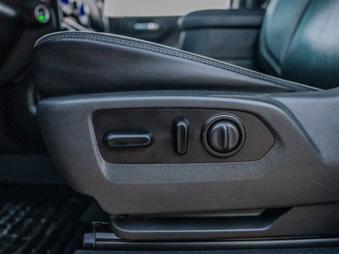 Used 2019 Chevrolet Silverado 1500 High Country w/ Technology Package AWD/4WD image 29