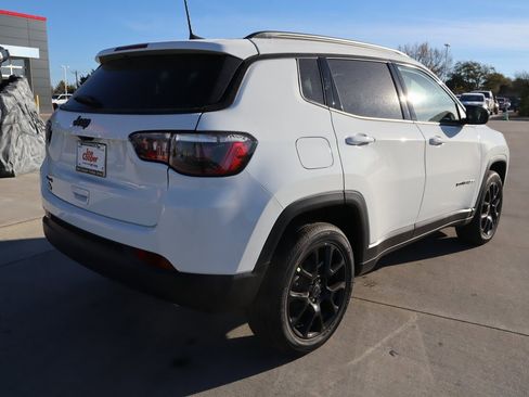 New 2026 Jeep Compass Latitude image 20