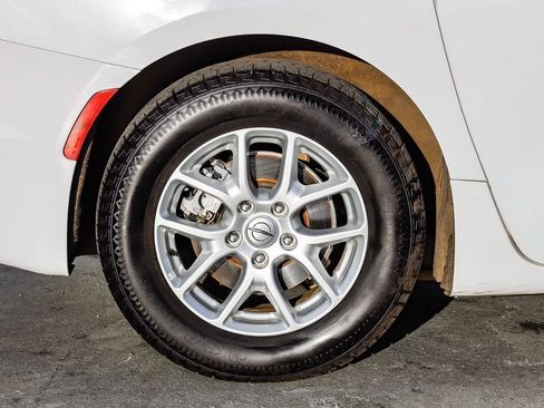 Used 2022 Chrysler Pacifica Touring-L FWD image 12