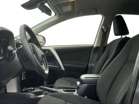 Used 2018 Toyota RAV4 LE image 10