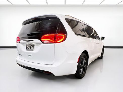 Used 2020 Chrysler Pacifica Touring w/ S Appearance Package image 4