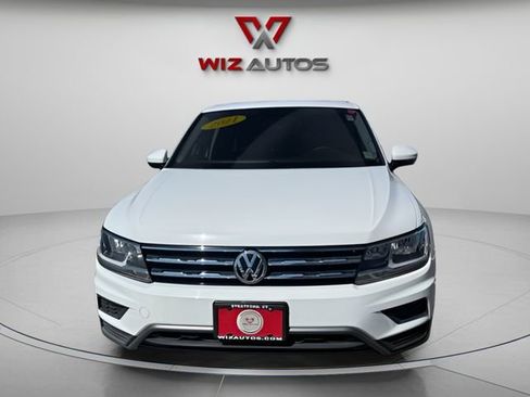 Used 2021 Volkswagen Tiguan SE w/ Panoramic Sunroof Package image 2