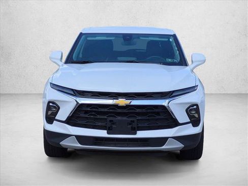 Used 2025 Chevrolet Blazer LT AWD/4WD image 2