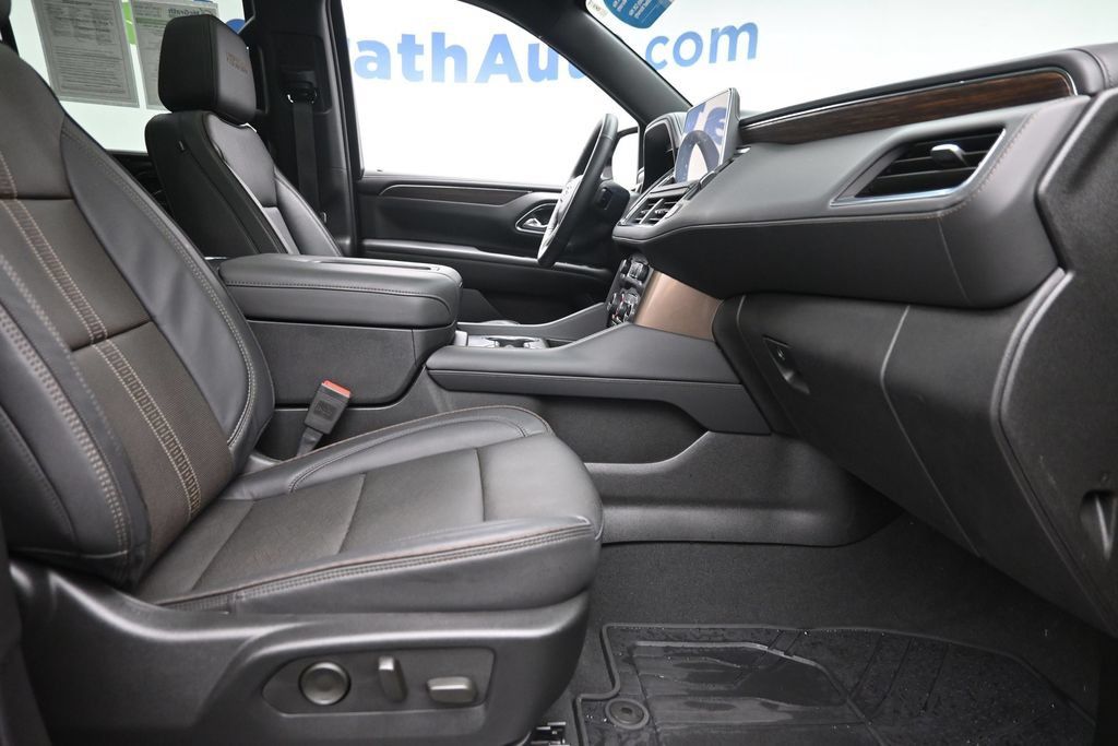 Used 2024 Chevrolet Tahoe High Country AWD/4WD image 9