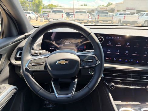 Used 2026 Chevrolet Traverse LT FWD image 17