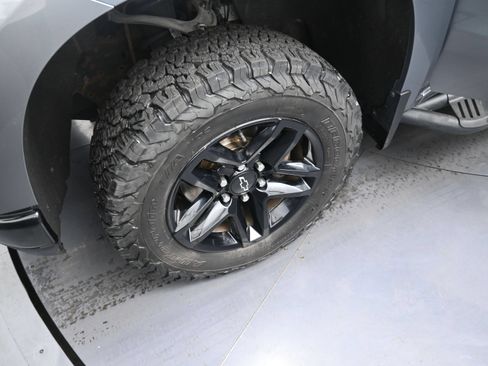 Used 2019 Chevrolet Silverado 1500 LT Trail Boss AWD/4WD image 13
