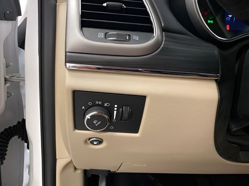 Used 2021 Jeep Grand Cherokee Limited w/ Premium Lighting Group AWD/4WD image 17