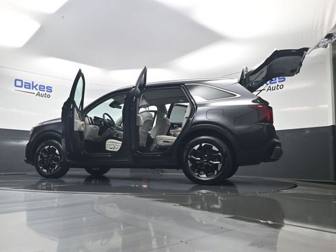 Certified 2025 Kia Sorento S w/ Panoramic Sunroof Package FWD image 64