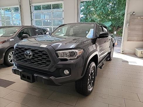 Certified 2020 Toyota Tacoma TRD Off-Road image 3