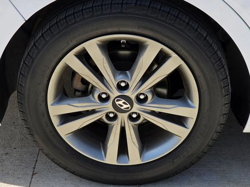 Used 2018 Hyundai Elantra Value Edition FWD image 32