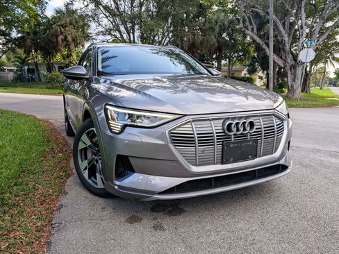 Used 2021 Audi e-tron Premium w/ Towing Package image 80