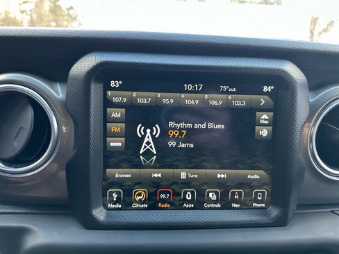 Used 2018 Jeep Wrangler Unlimited Sahara image 14