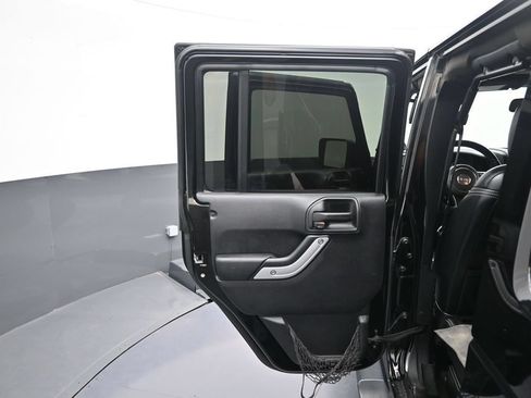 Used 2014 Jeep Wrangler Unlimited Sahara w/ Dual Top Group AWD/4WD image 25