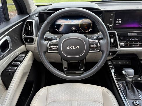 Certified 2023 Kia Sorento SX image 17