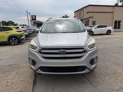 Used 2017 Ford Escape SE FWD image 2