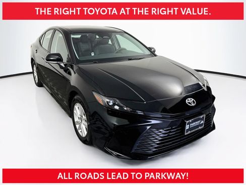 Used 2025 Toyota Camry LE FWD image 1