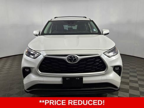 Used 2023 Toyota Highlander LE image 2