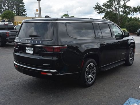 Used 2023 Jeep Wagoneer L Series II RWD image 5