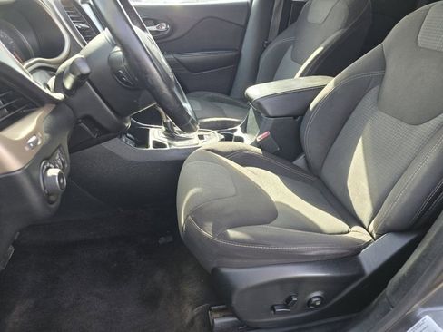 Used 2016 Jeep Cherokee Latitude w/ Safety/Convenience Group image 19