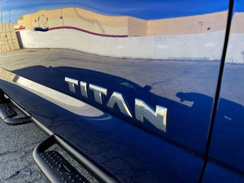 Used 2021 Nissan Titan SV w/ SV Convenience Package image 13