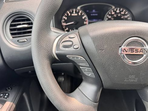 Used 2020 Nissan Pathfinder S FWD image 16