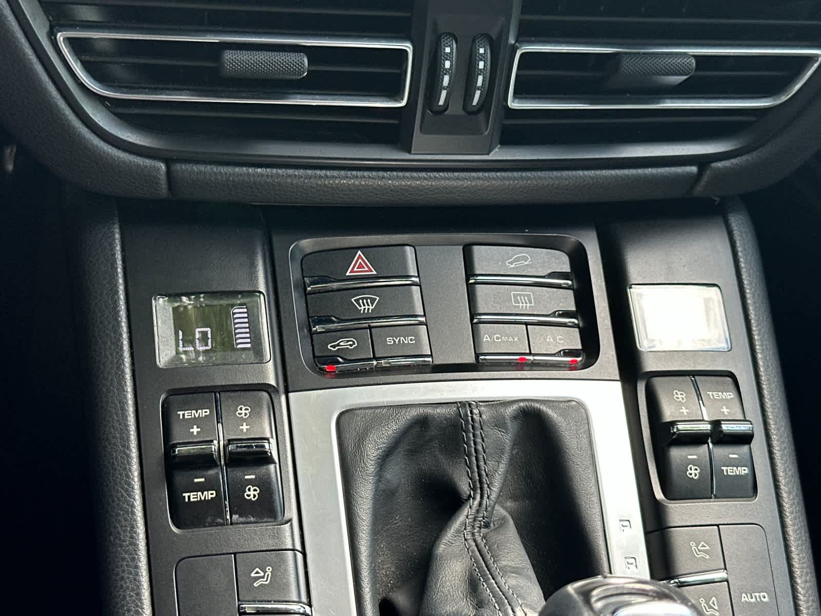 Certified 2021 Porsche Macan S AWD/4WD image 24