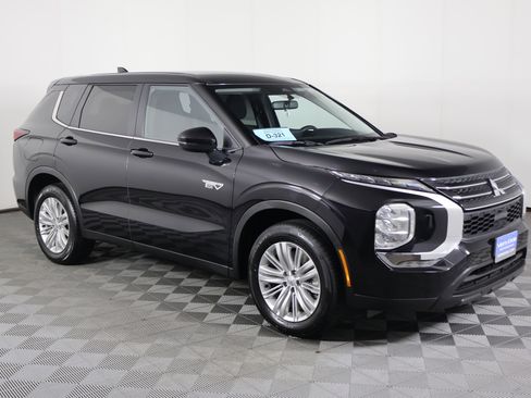 Used 2025 Mitsubishi Outlander ES image 4